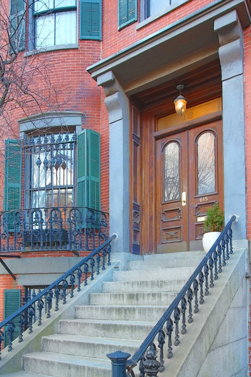 615 Massachusetts Avenue, Unit 2 Boston, MA 02118 - Photo 6 of 32 a dining room with table and chairs