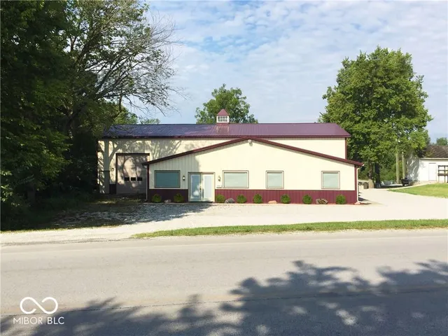 $585,000 | 876 West County Road 25 South, Greencastle, IN 46135