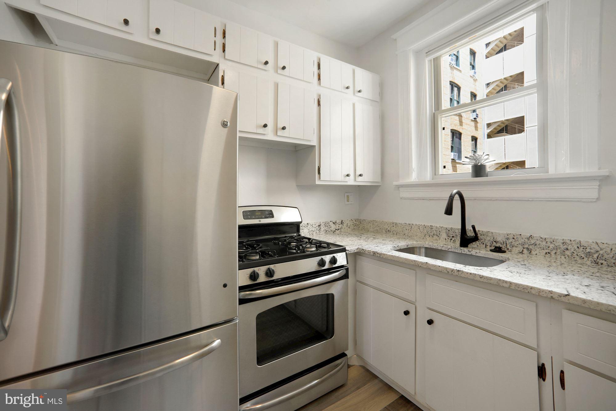 2010 Kalorama Road Northwest, Unit 406 Washington, DC 20009 - Photo 13 of 20 Stainless steel, Quartz, & gas cooking