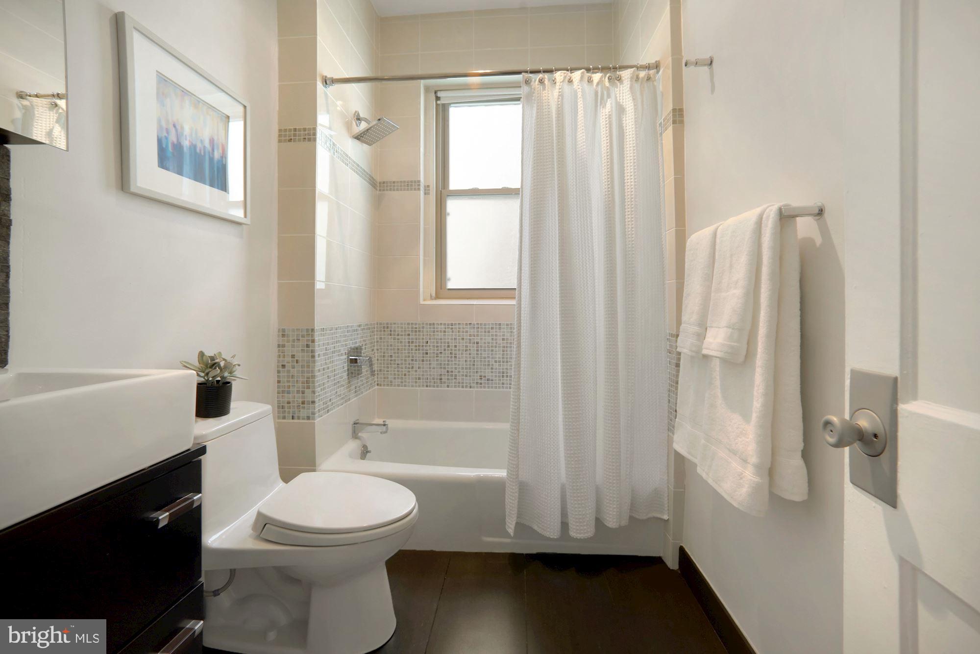 2010 Kalorama Road Northwest, Unit 406 Washington, DC 20009 - Photo 15 of 20 Modern tile design shower/tub