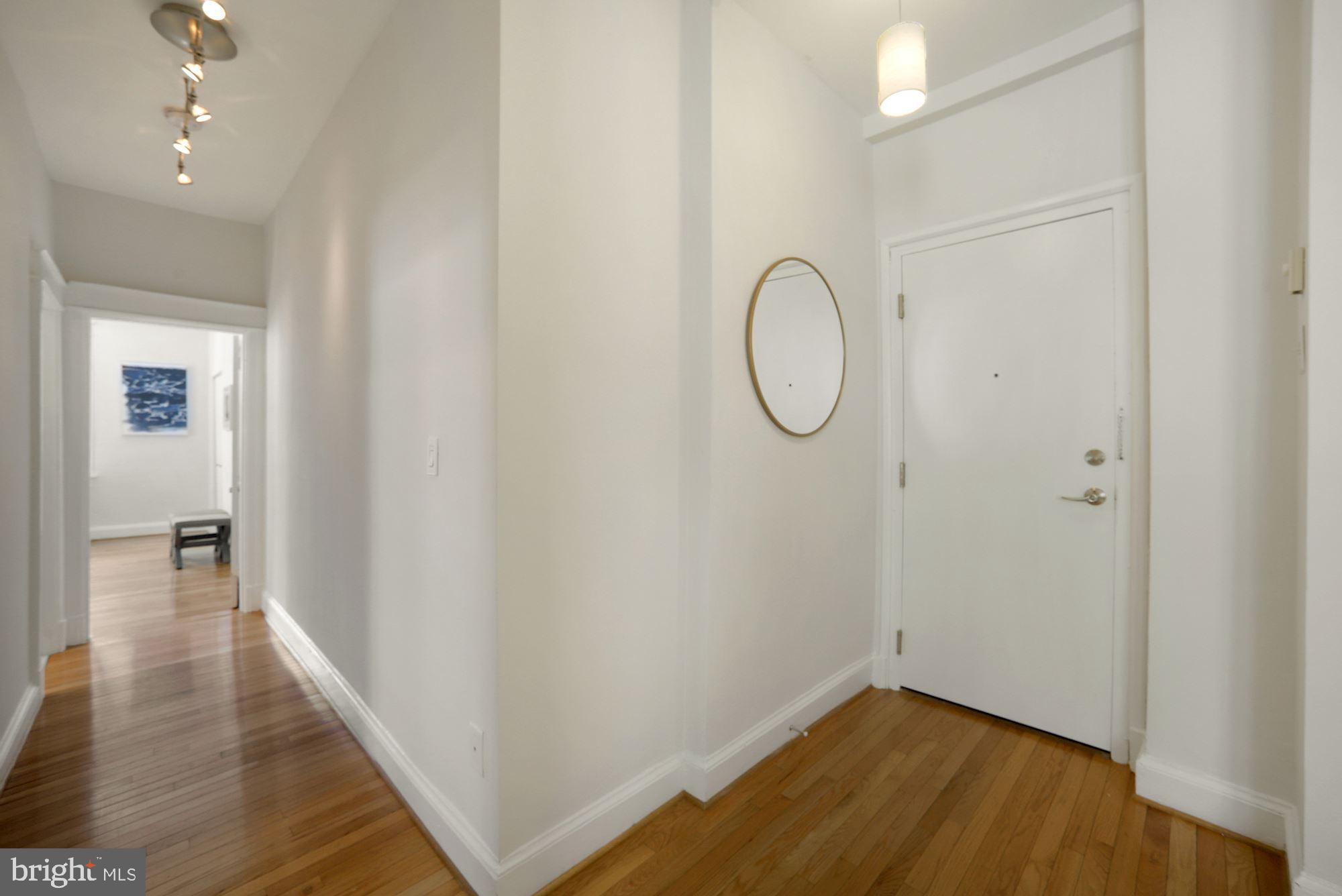 2010 Kalorama Road Northwest, Unit 406 Washington, DC 20009 - Photo 4 of 20 Interior entry of home #406