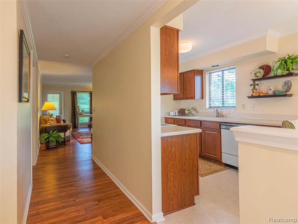 975 Wexford Way Rochester Hills, MI 48307 - Photo 7 of 30