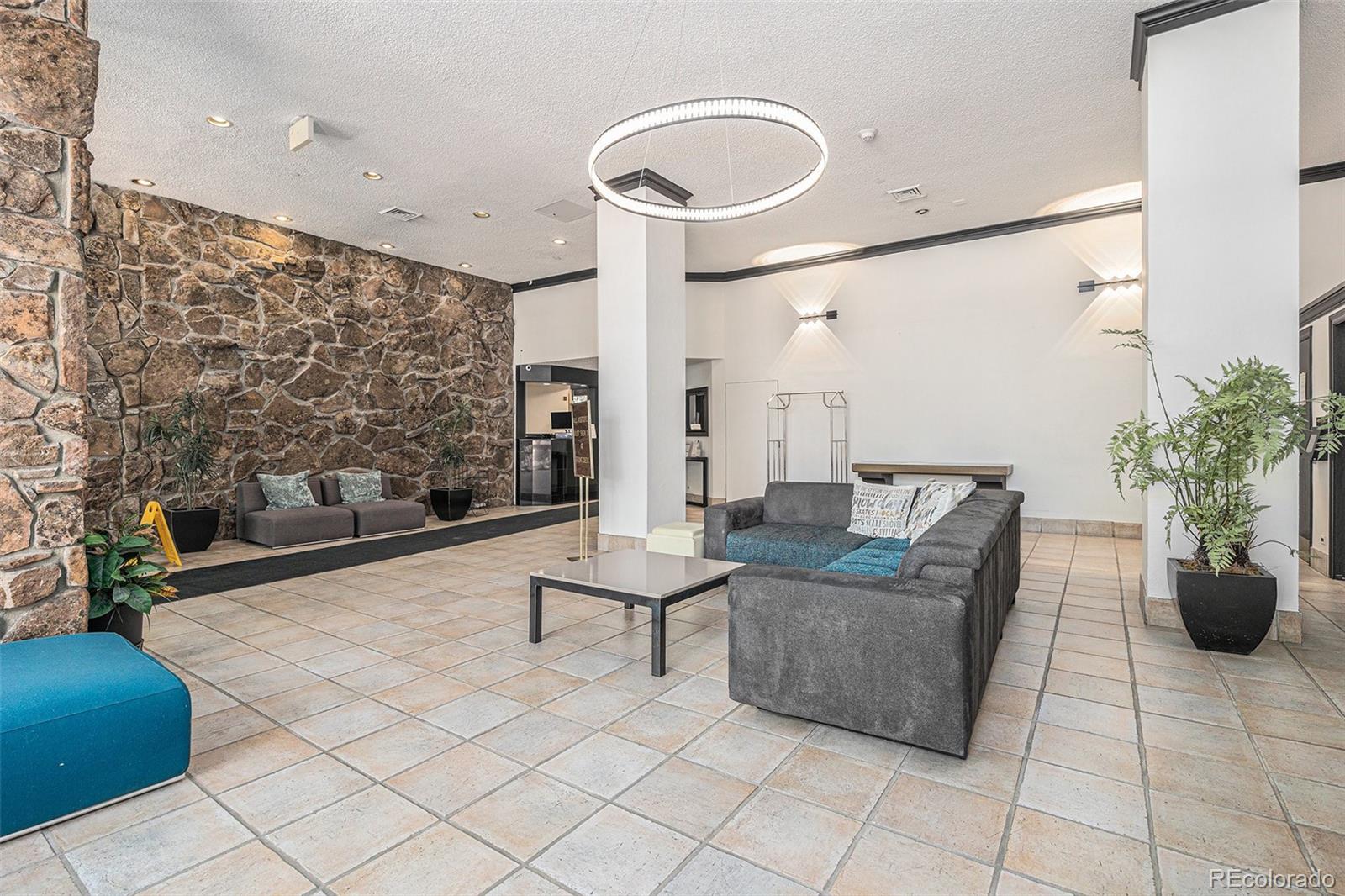 1020 15th Street, Unit 25B Denver, CO 80202 - Photo 16 of 33 a living room with furniture and a potted plant