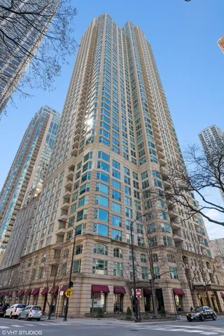 $735,000 | 25 East Superior Street, Unit 2402, Chicago, IL 60611