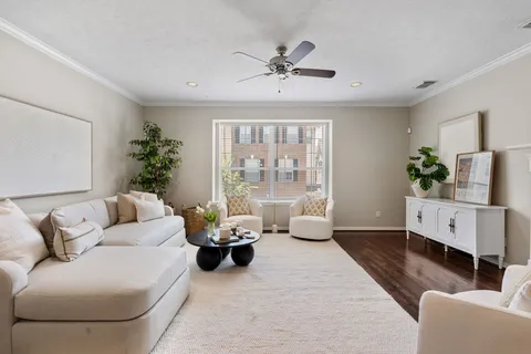 $455,000 | 2618 Enclave At Shady Acres Court, Houston, TX 77008