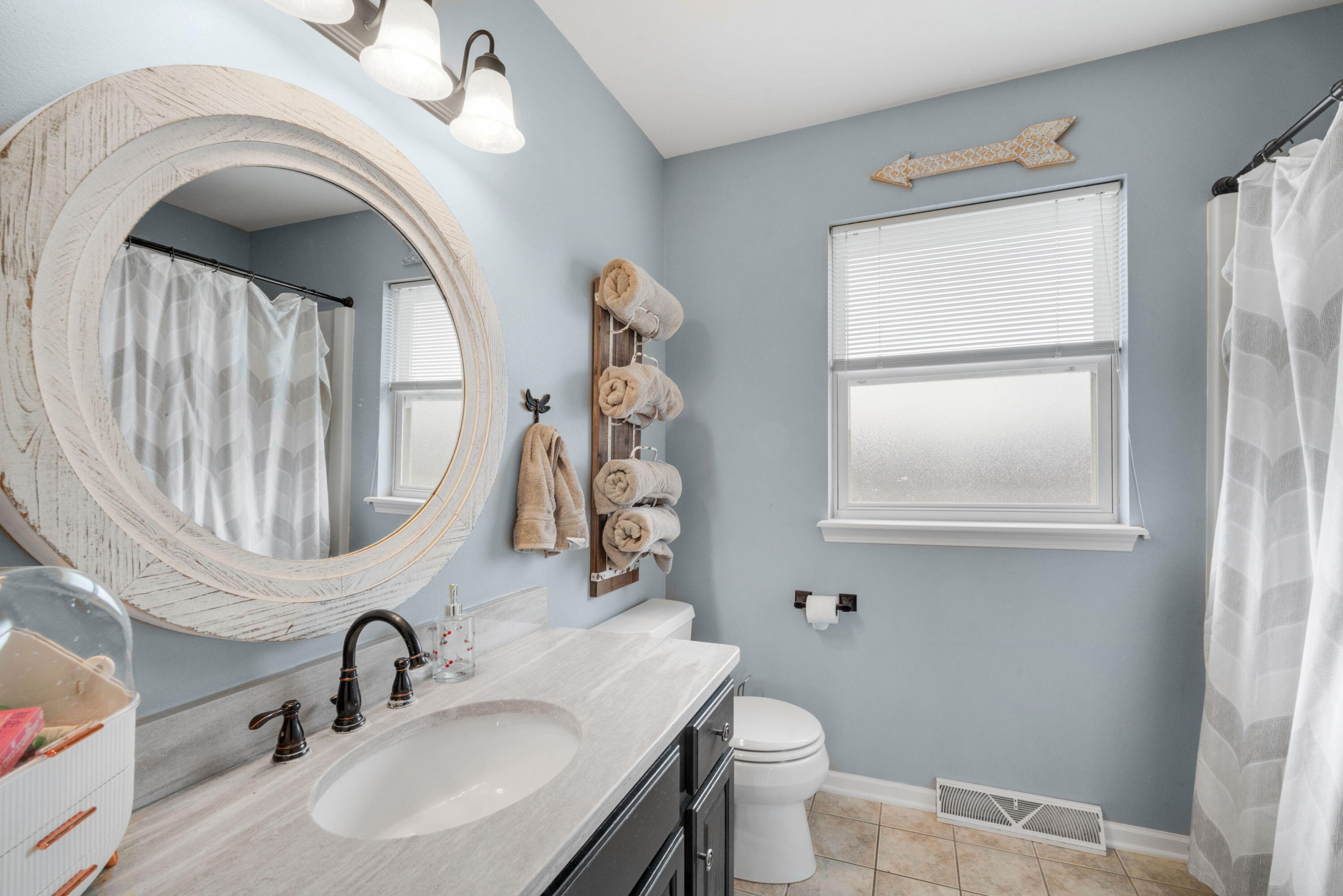 4113 West Whispering Ridge Pass Franklin, WI 53132 - Photo 16 of 29 16_imgDSC03367