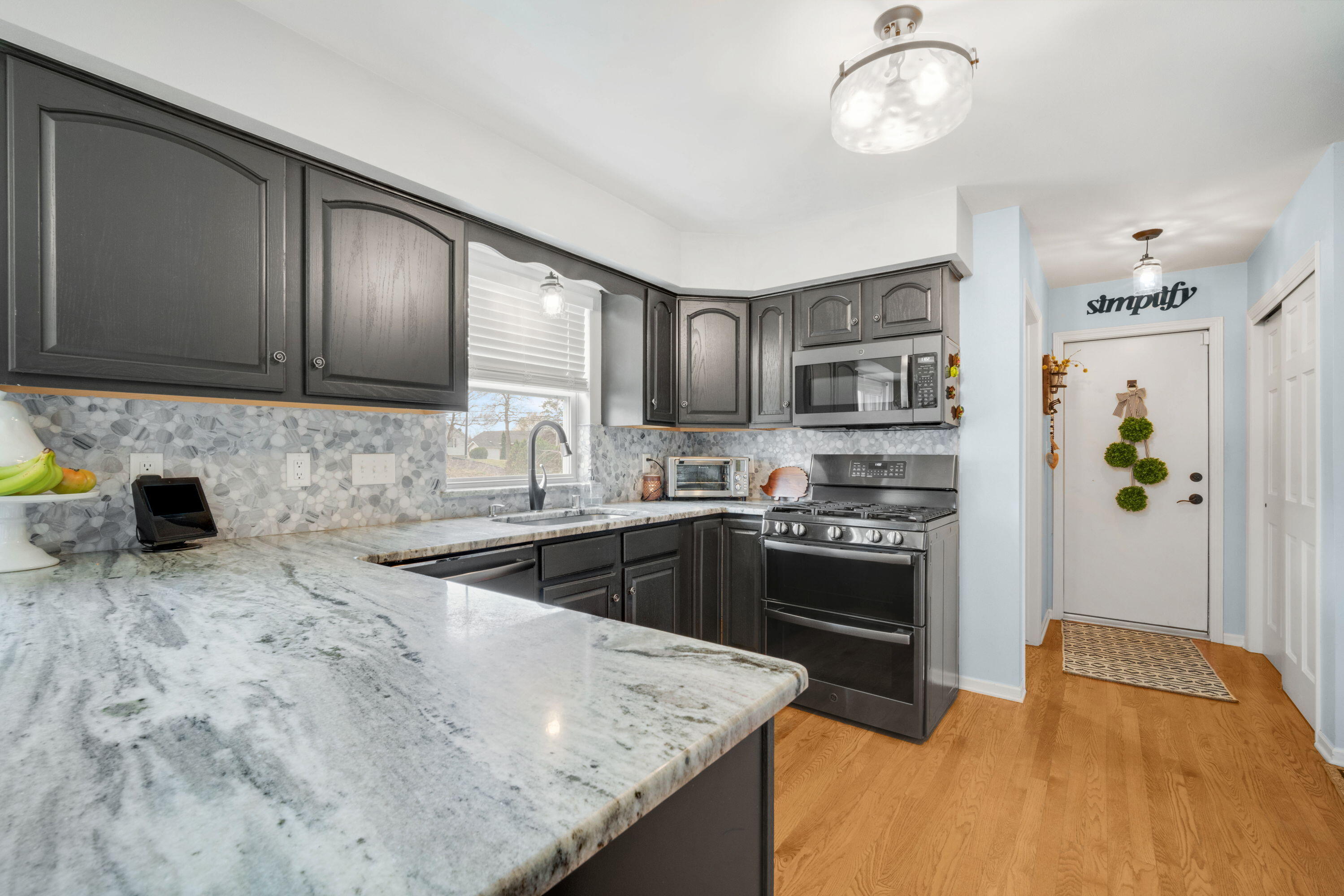 4113 West Whispering Ridge Pass Franklin, WI 53132 - Photo 8 of 29 8_imgDSC03327