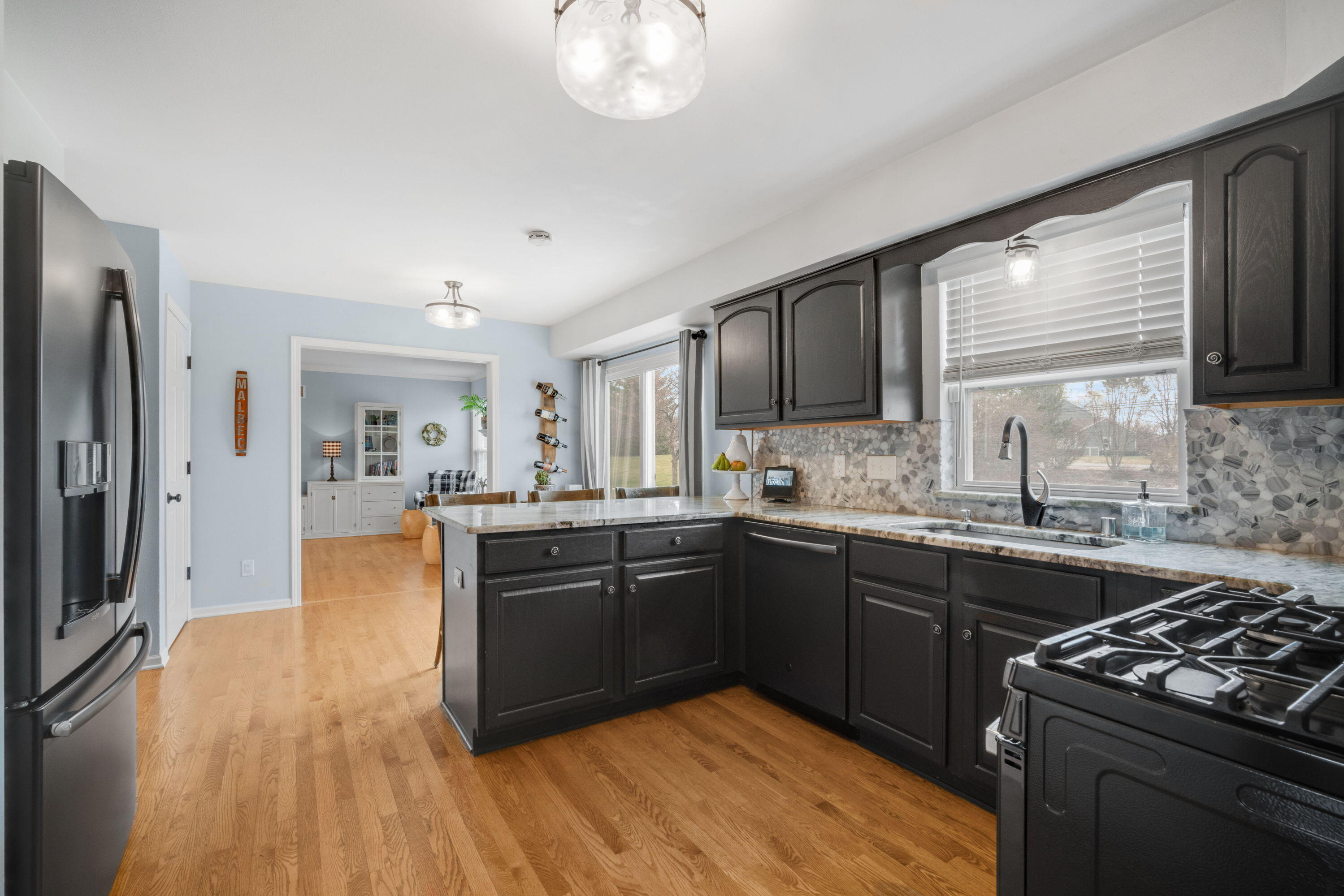 4113 West Whispering Ridge Pass Franklin, WI 53132 - Photo 9 of 29 9_imgDSC03332