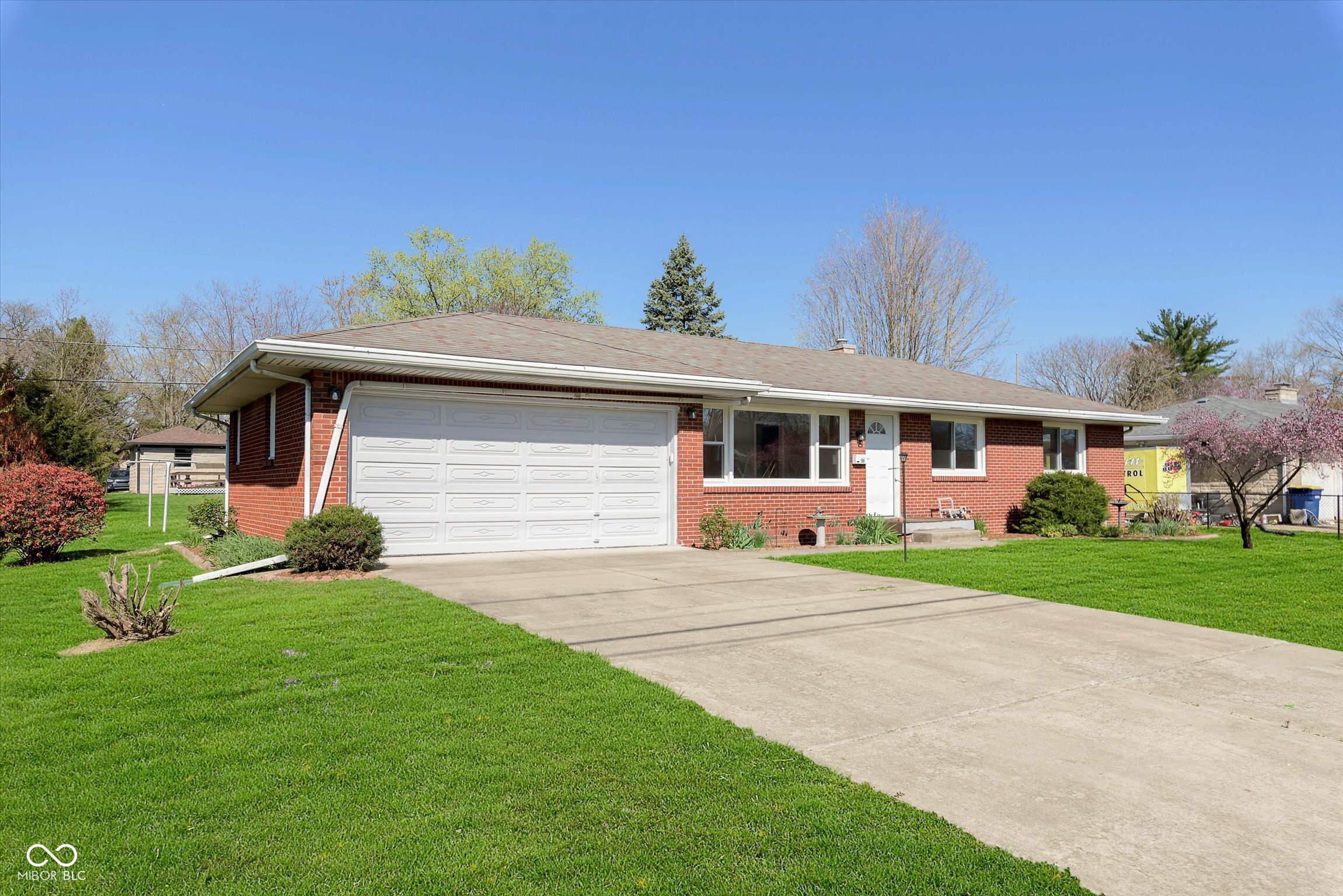 166 North Post Road Indianapolis, IN 46219 - Photo 2 of 31 Gallery Image 2