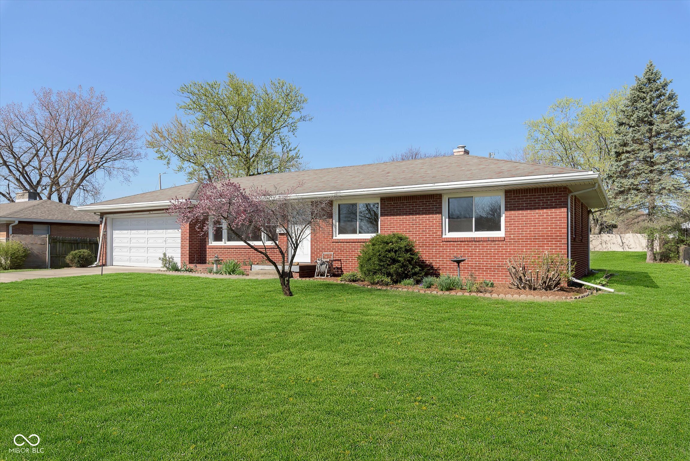 166 North Post Road Indianapolis, IN 46219 - Photo 3 of 31 Gallery Image 3