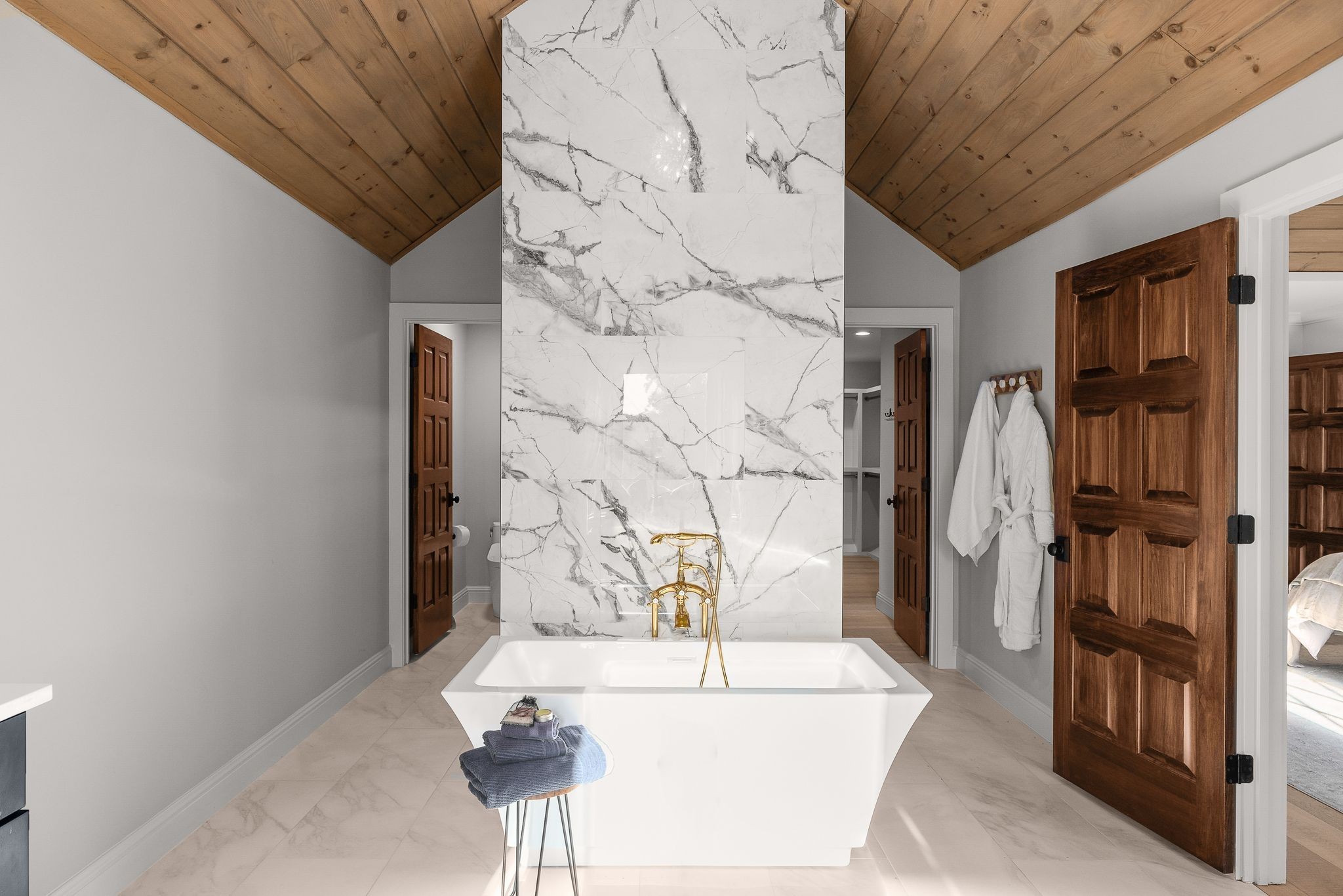 653 Flippen Road Lebanon, TN 37087 - Photo 31 of 71 a bath room with a sink and a bath tub