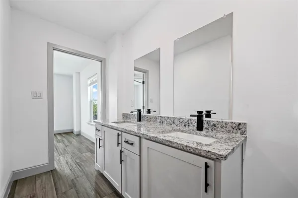 $325,000 | 158 Lakeshore Drive, Runaway Bay, TX 76426