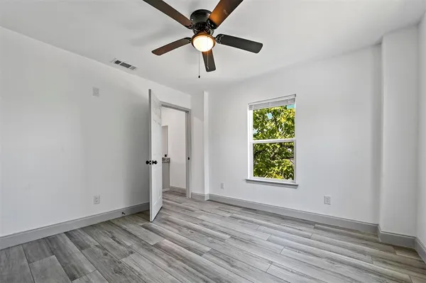 $325,000 | 158 Lakeshore Drive, Runaway Bay, TX 76426
