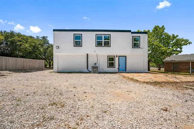 a view of a house with a backyard