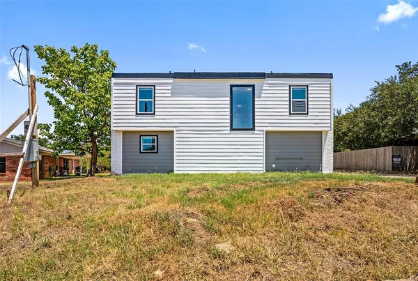 $325,000 | 158 Lakeshore Drive, Runaway Bay, TX 76426