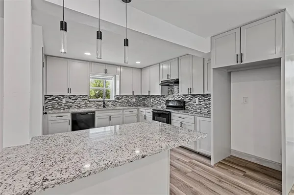 $325,000 | 158 Lakeshore Drive, Runaway Bay, TX 76426