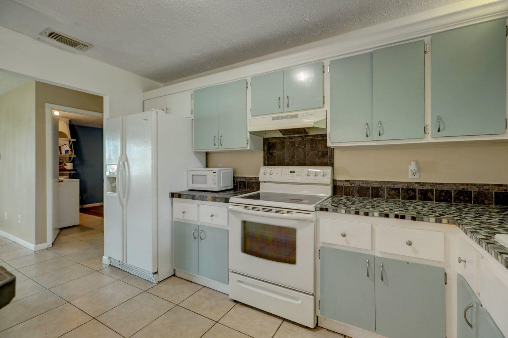 370 Southwest Undallo Road Port St. Lucie, FL 34953 - Photo 22 of 39 Kitchen