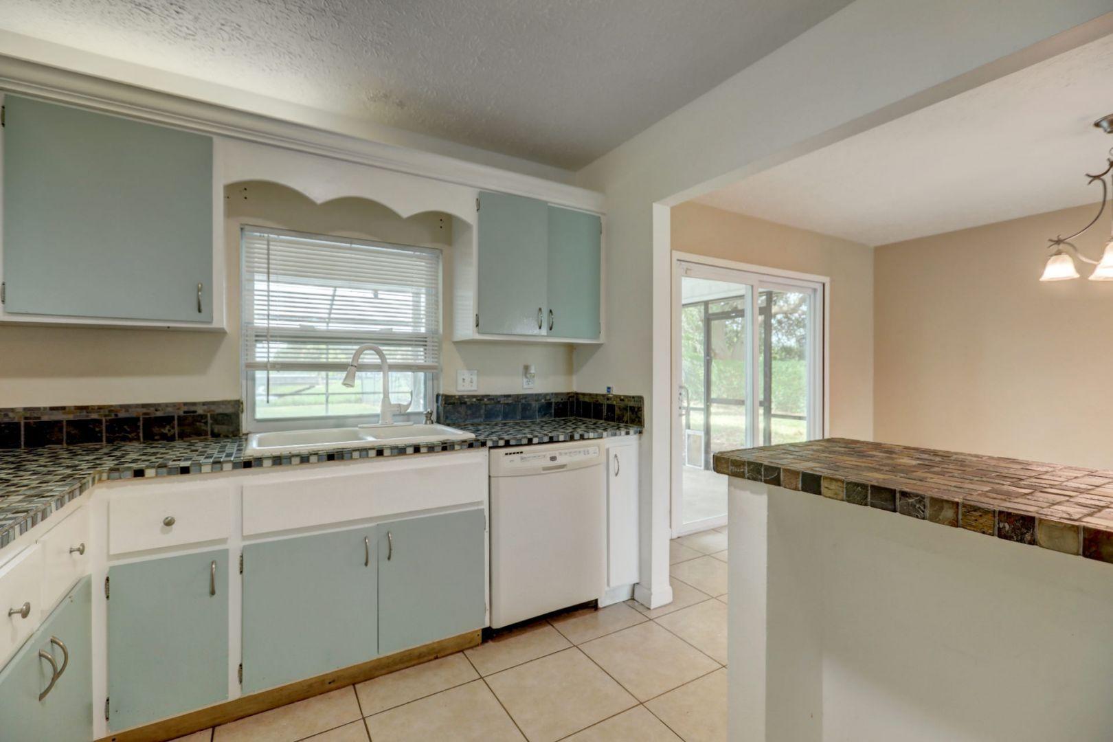 370 Southwest Undallo Road Port St. Lucie, FL 34953 - Photo 23 of 39 Kitchen