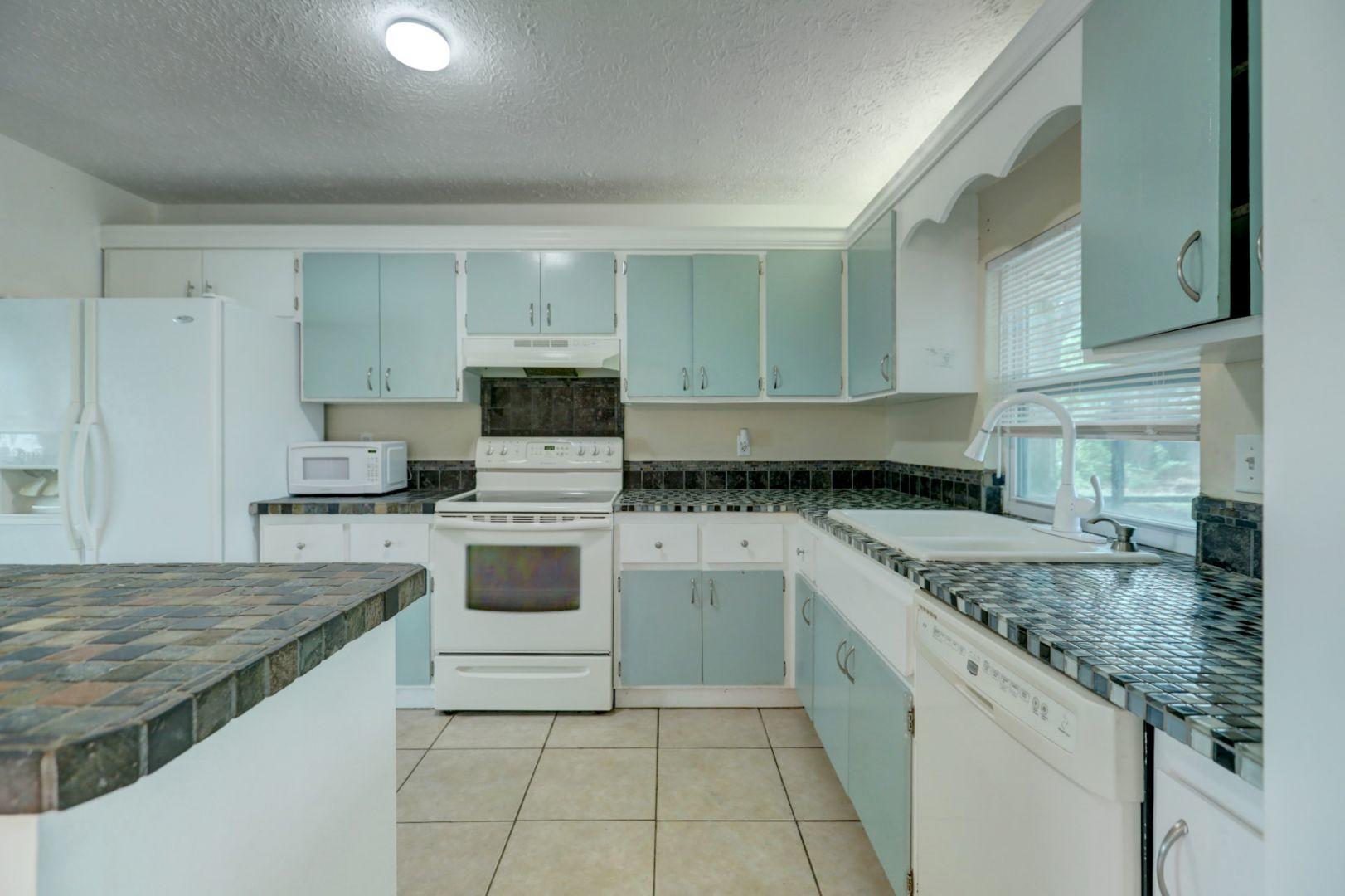 370 Southwest Undallo Road Port St. Lucie, FL 34953 - Photo 26 of 39 Kitchen