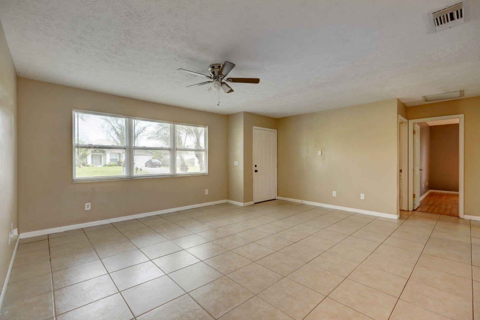 370 Southwest Undallo Road Port St. Lucie, FL 34953 - Photo 29 of 39 Living Room