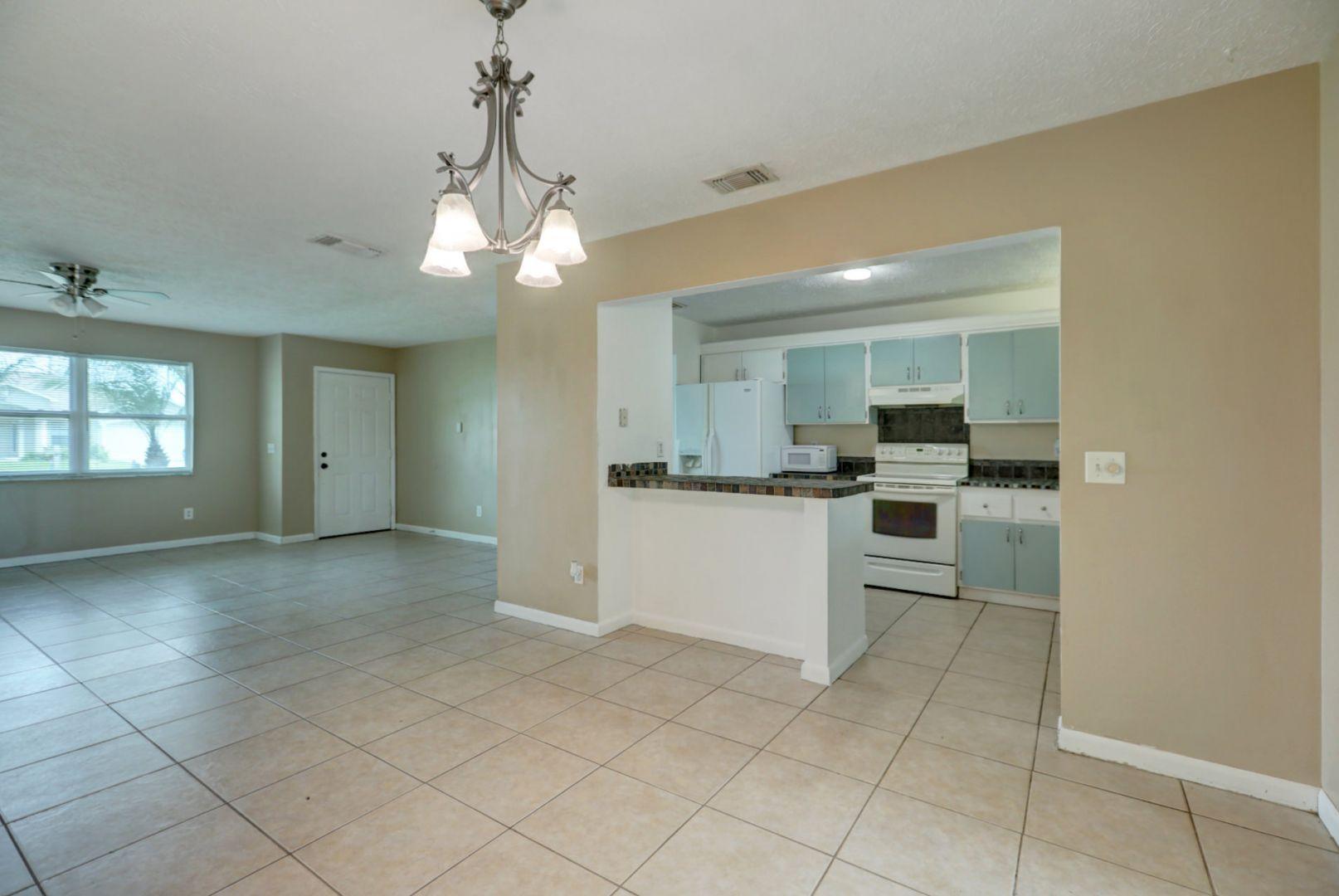 370 Southwest Undallo Road Port St. Lucie, FL 34953 - Photo 3 of 39 Dining Living Kitchen