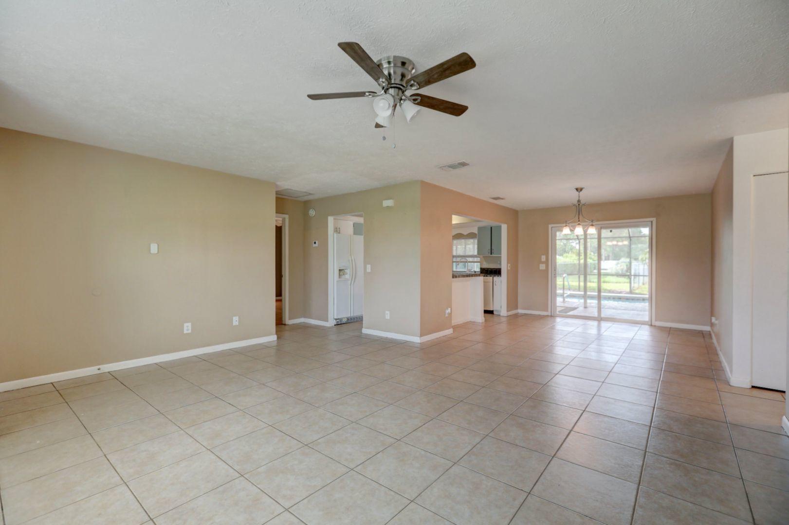 370 Southwest Undallo Road Port St. Lucie, FL 34953 - Photo 4 of 39 Living - Dining