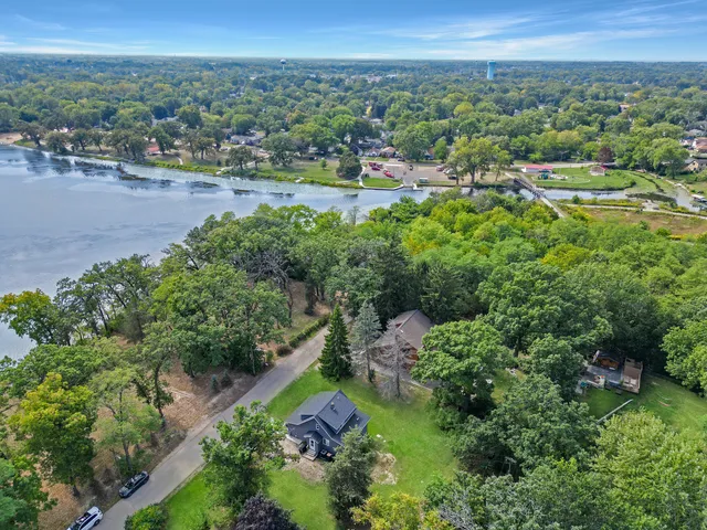 $325,000 | 68 East Lakeview Avenue, Round Lake Beach, IL 60073