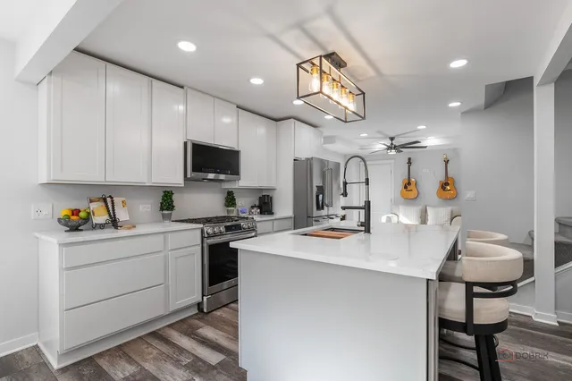 $325,000 | 68 East Lakeview Avenue, Round Lake Beach, IL 60073