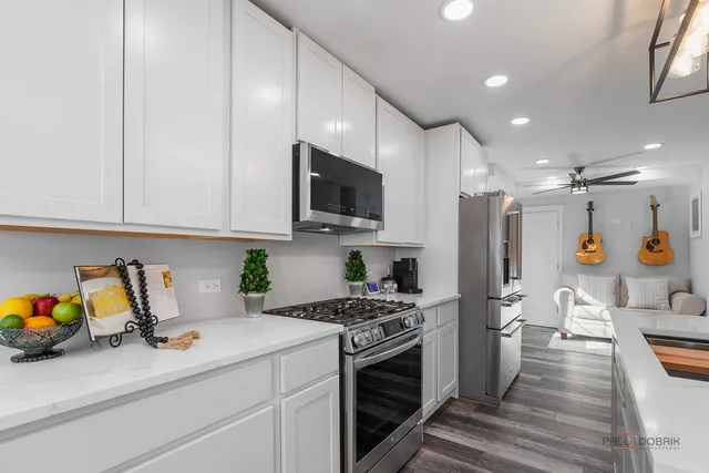 $325,000 | 68 East Lakeview Avenue, Round Lake Beach, IL 60073