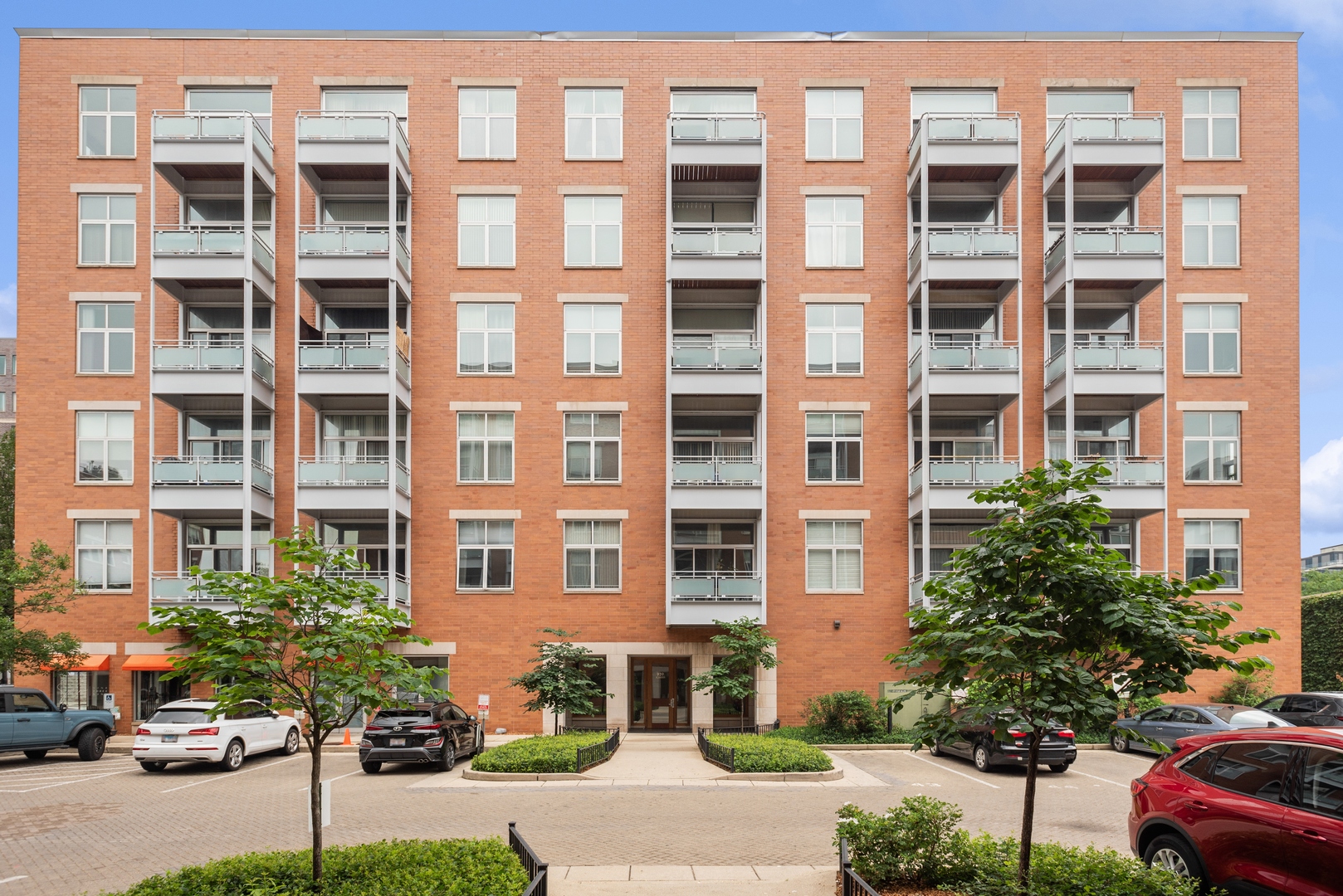 939 West Madison Street, Unit 507 Chicago, IL 60607 - Photo 1 of 4 Gallery Image 1