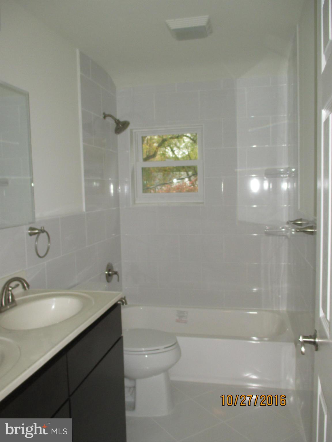 6800 Barnett Road Baltimore, MD 21239 - Photo 17 of 29 Upstairs Bath