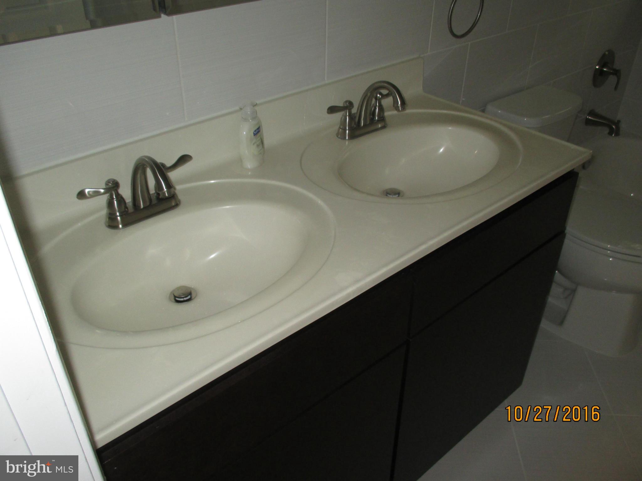 6800 Barnett Road Baltimore, MD 21239 - Photo 18 of 29 Double Vanity