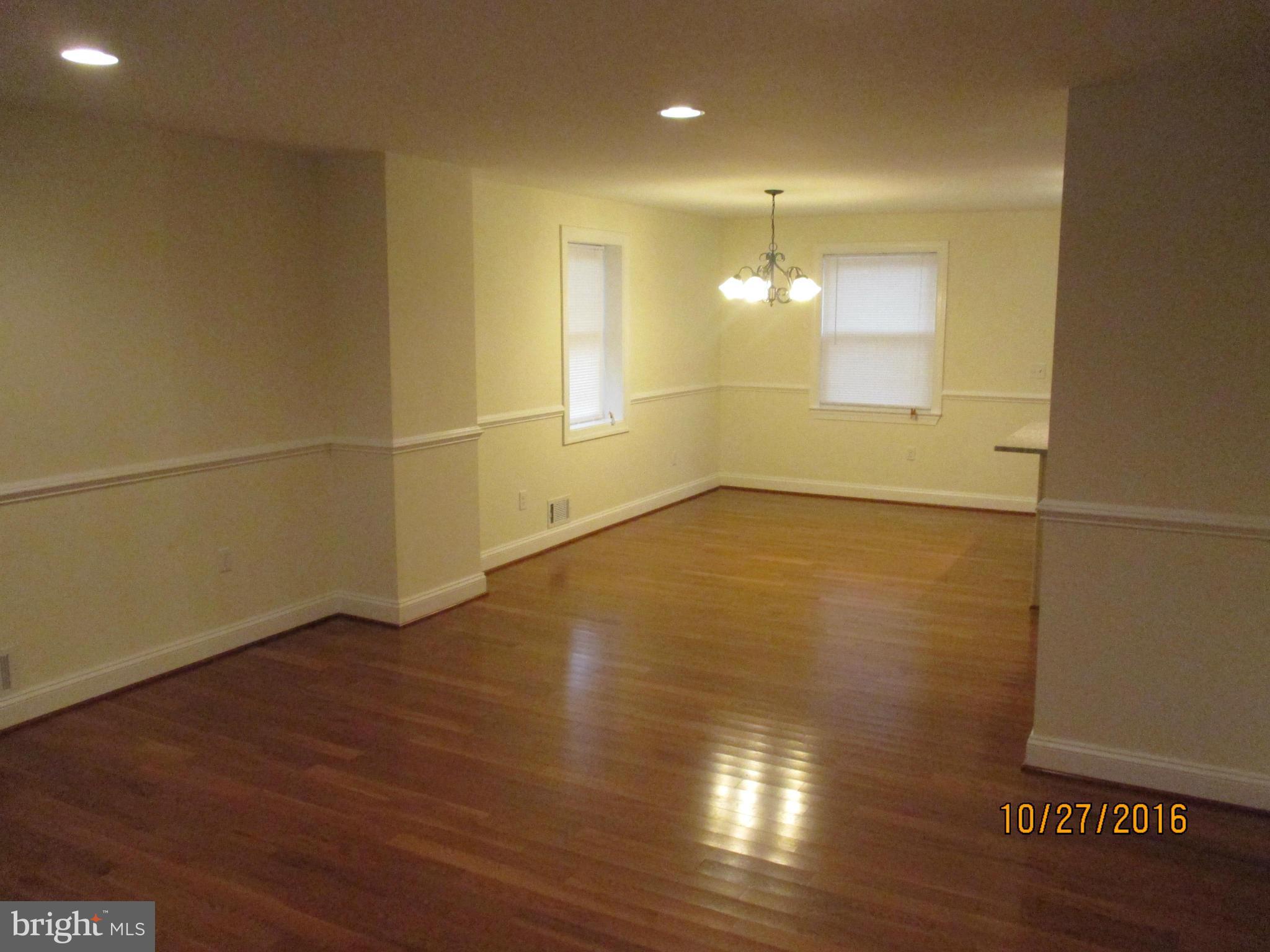 6800 Barnett Road Baltimore, MD 21239 - Photo 4 of 29 Living Room