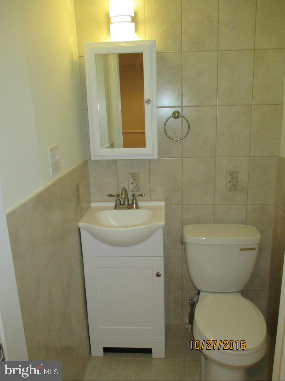 6800 Barnett Road Baltimore, MD 21239 - Photo 6 of 29 Half Bath Main Level