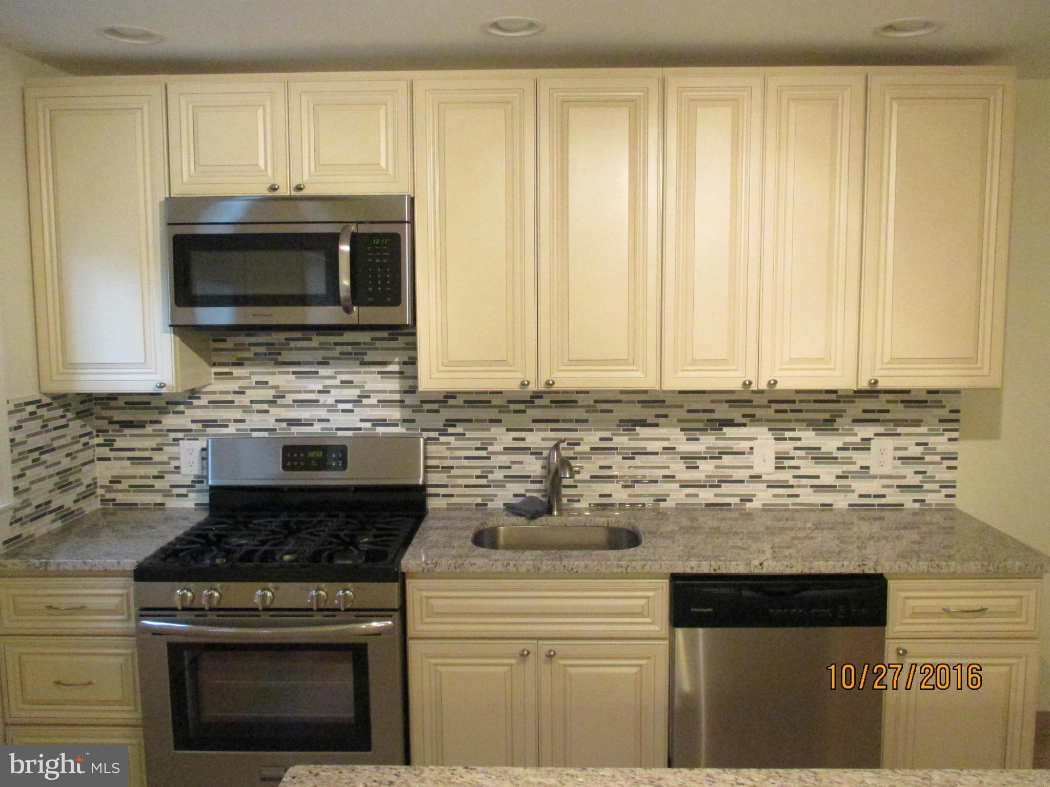 6800 Barnett Road Baltimore, MD 21239 - Photo 9 of 29 Kitchen