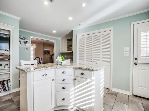 $5,000 | 6614 Joyce Way, Dallas, TX 75225