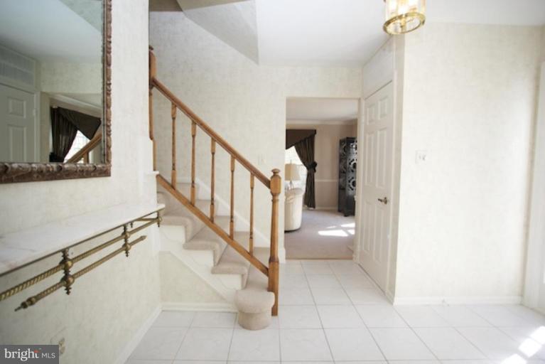 10800 Midsummer Drive Reston, VA 20191 - Photo 18 of 30 Entrance / Foyer