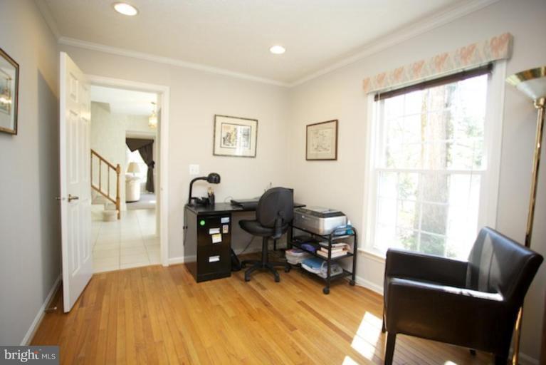 10800 Midsummer Drive Reston, VA 20191 - Photo 19 of 30 Study