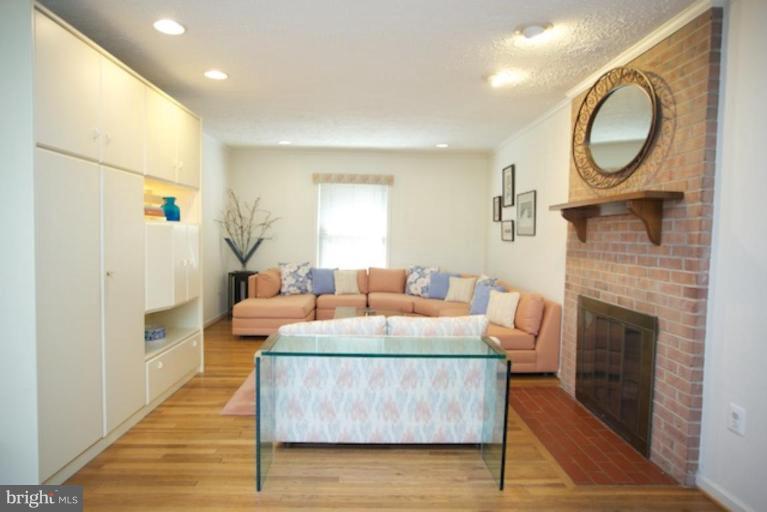 10800 Midsummer Drive Reston, VA 20191 - Photo 21 of 30 Family Room #2