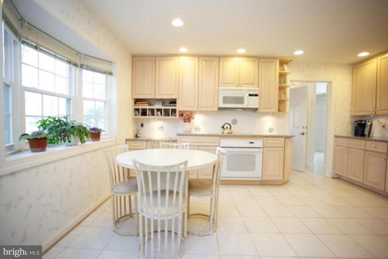 10800 Midsummer Drive Reston, VA 20191 - Photo 23 of 30 Kitchen