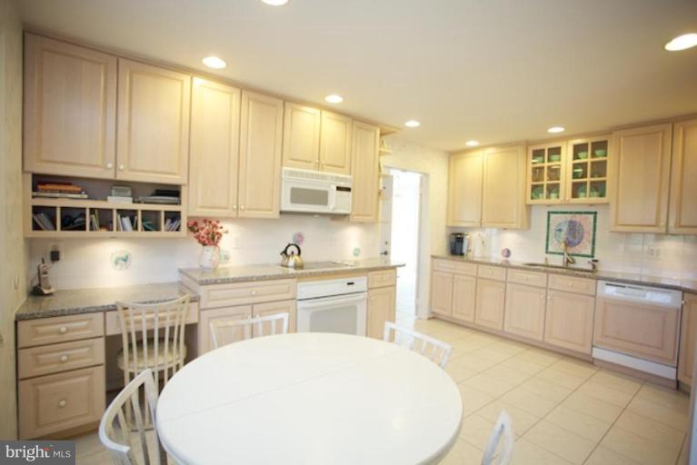 10800 Midsummer Drive Reston, VA 20191 - Photo 24 of 30 Kitchen #2