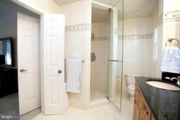 10800 Midsummer Drive Reston, VA 20191 - Photo 7 of 30 Master Bath #2