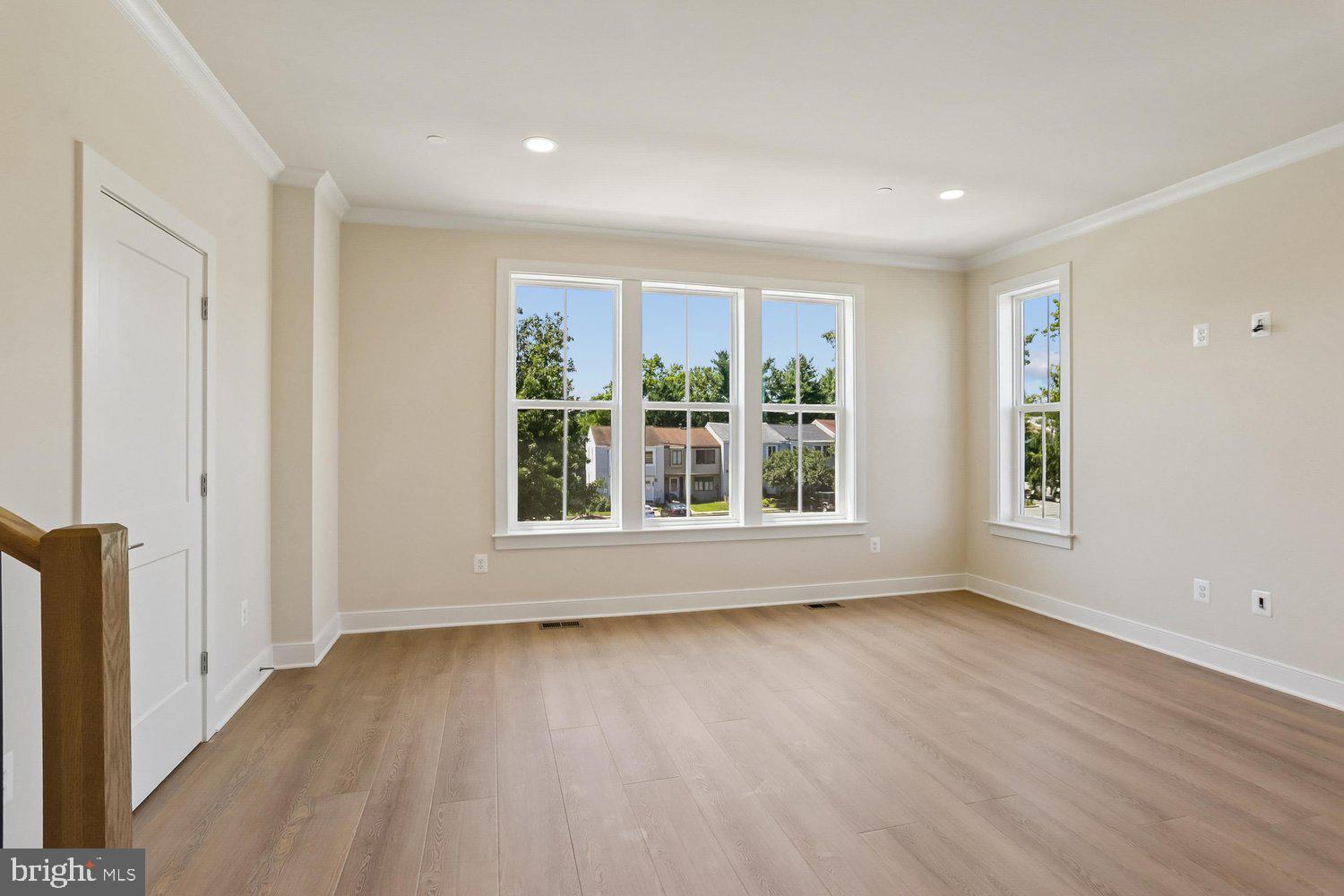 209 Allen Lane Poolesville, MD 20837 - Photo 16 of 74 Living Room