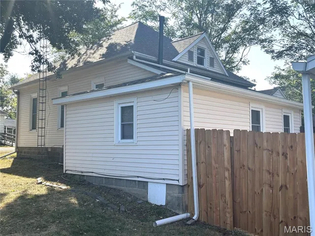 $115,000 | 407 North Wood Street, Mulberry Grove, IL 62262