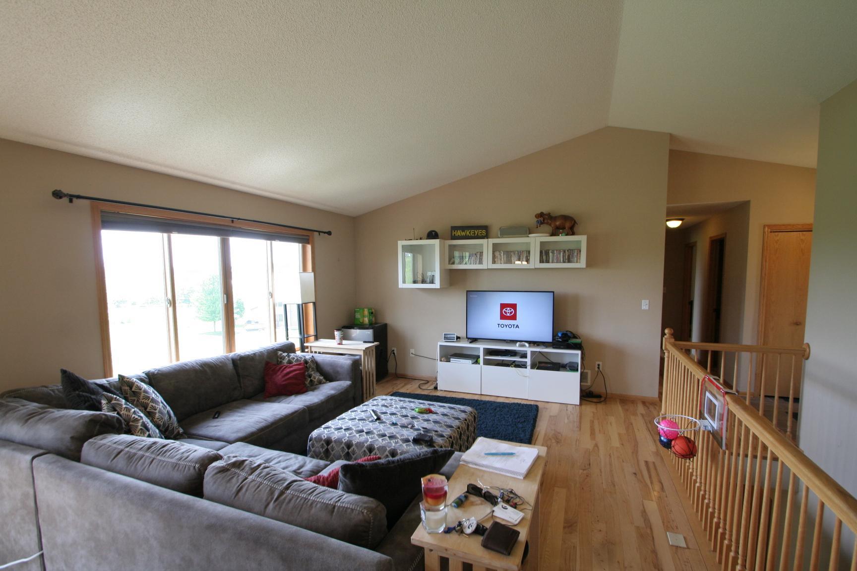 2136 Ashland Drive Northwest Rochester, MN 55901 - Photo 3 of 20