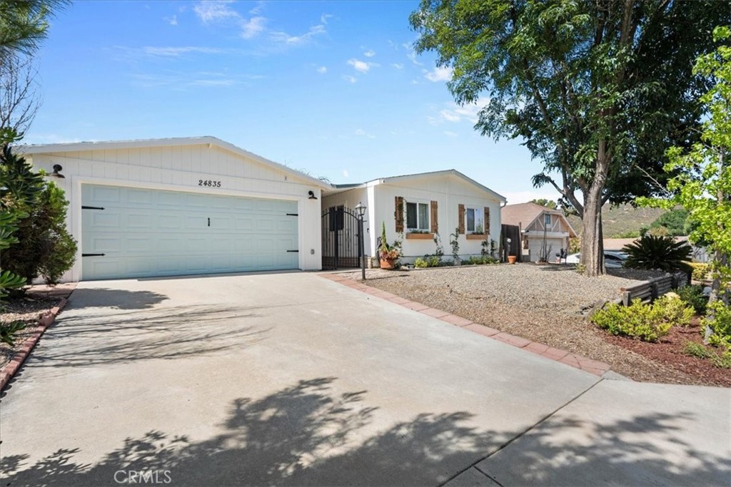 24835 Split Rail Road Wildomar, CA 92595 - Photo 3 of 36 Lot's of room in the front!