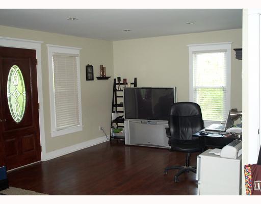 356 Old Sharon Road Mercer, PA 16137 - Photo 4 of 14 Living Room.