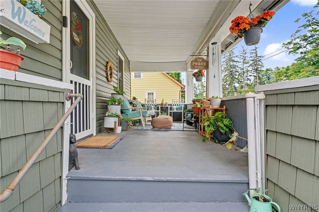 1798 Davis Road West Falls, NY 14170 - Photo 5 of 33 Front porch