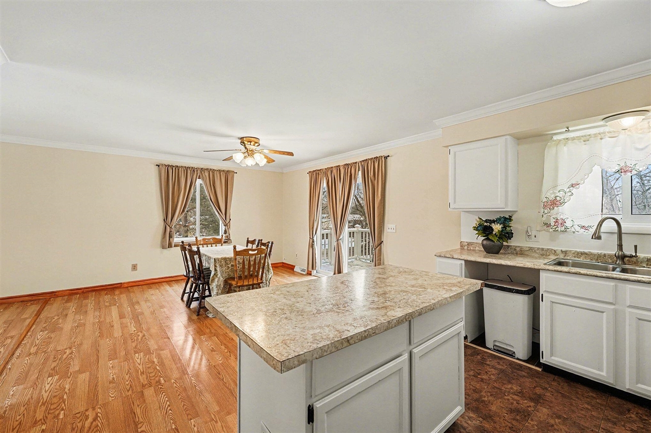 24213 Broadview Street Farmington Hills, MI 48336 - Photo 12 of 39