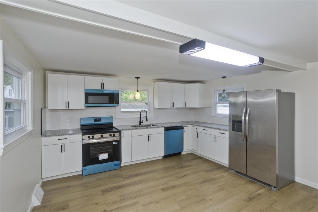 102 San Miguel Street Springfield, MA 01104 - Photo 10 of 37